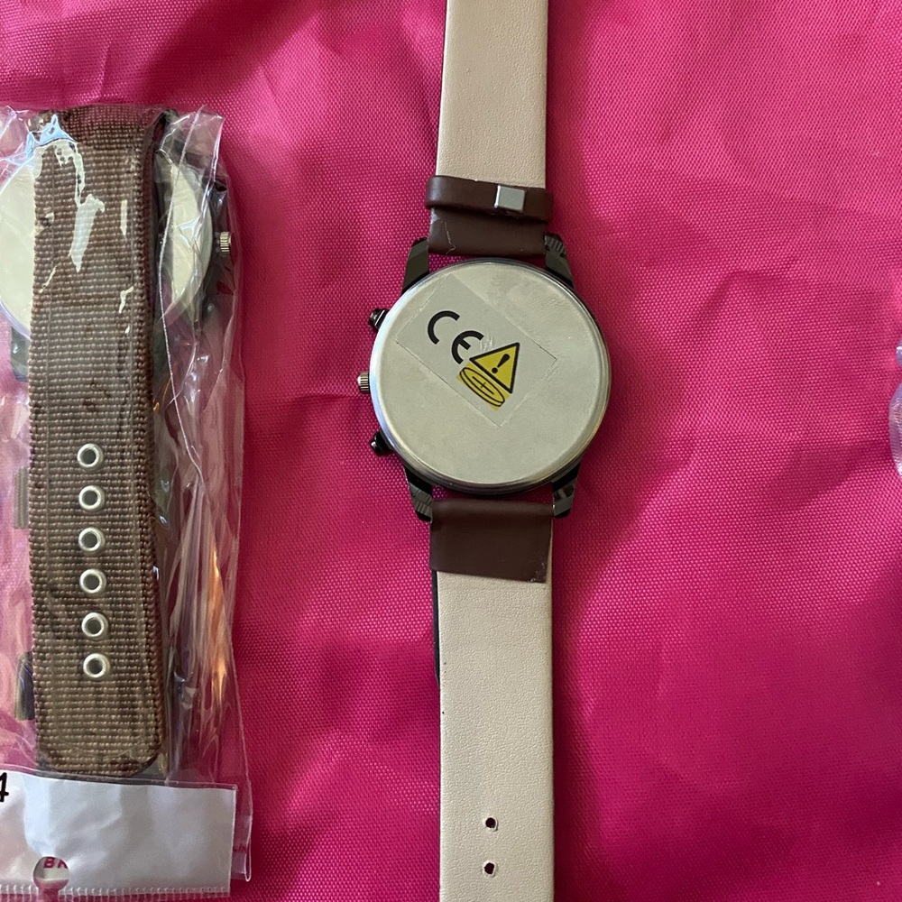 Set of Four Stylish Watches with Pink Bag - Picture 6 of 8